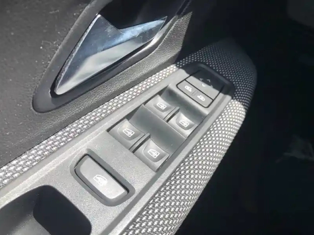 Dacia Sandero sce 65 — photo 25