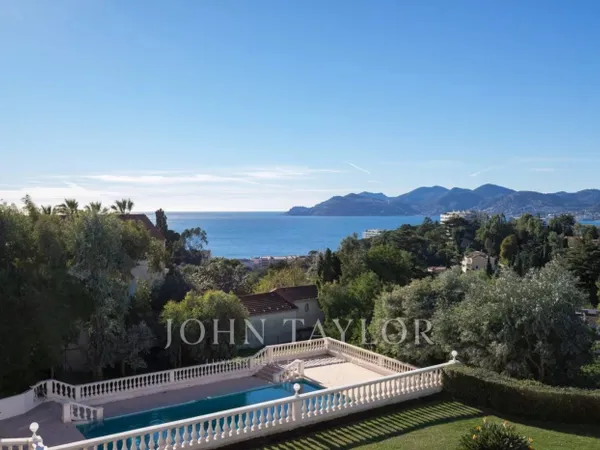 Superbe penthouse dans petite copropriété avec vue mer
