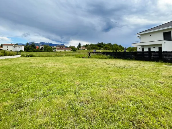 COUBLEVIE - Terrain viabilisé constructible plat 865m2