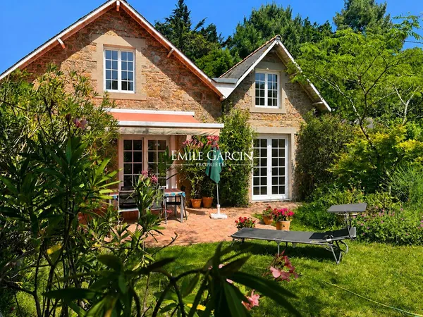 Maison de 170 m² à vendre à Saint Coulomb