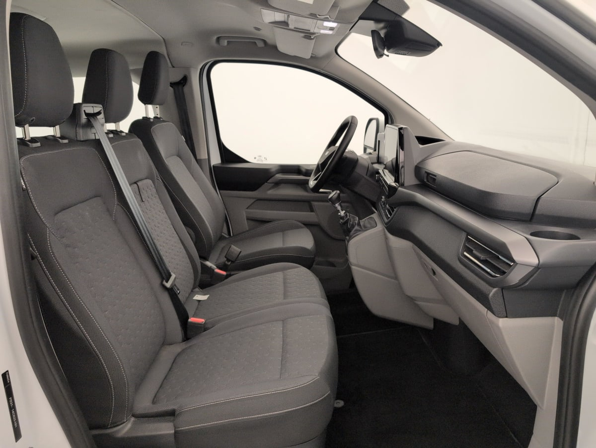 Ford Tourneo Custom — photo 9
