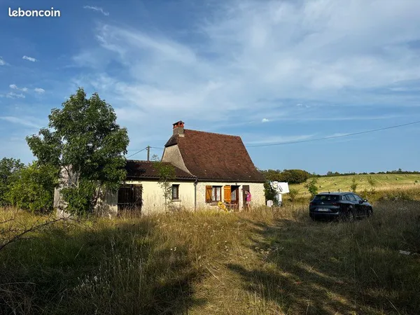 Maison 80 m² + hangar 120 m² sur terrain de 8 574 m² - Montfaucon (46)