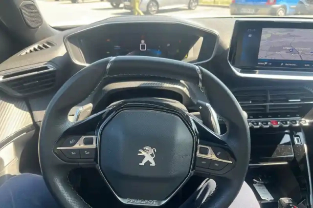 Peugeot 2008 puretech 130 s&amp;s eat8 — photo 51