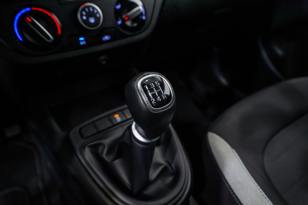 Hyundai i10 — photo 23