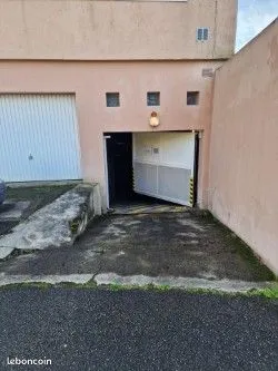Parking sous-sol fermé rue Corneille