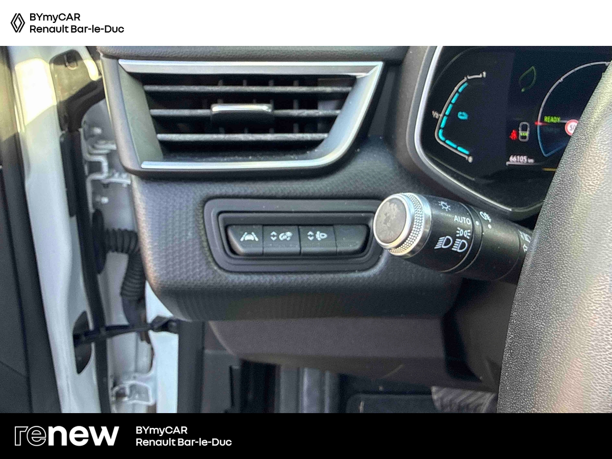 Renault Clio E-Tech 140 - 21 — photo 21