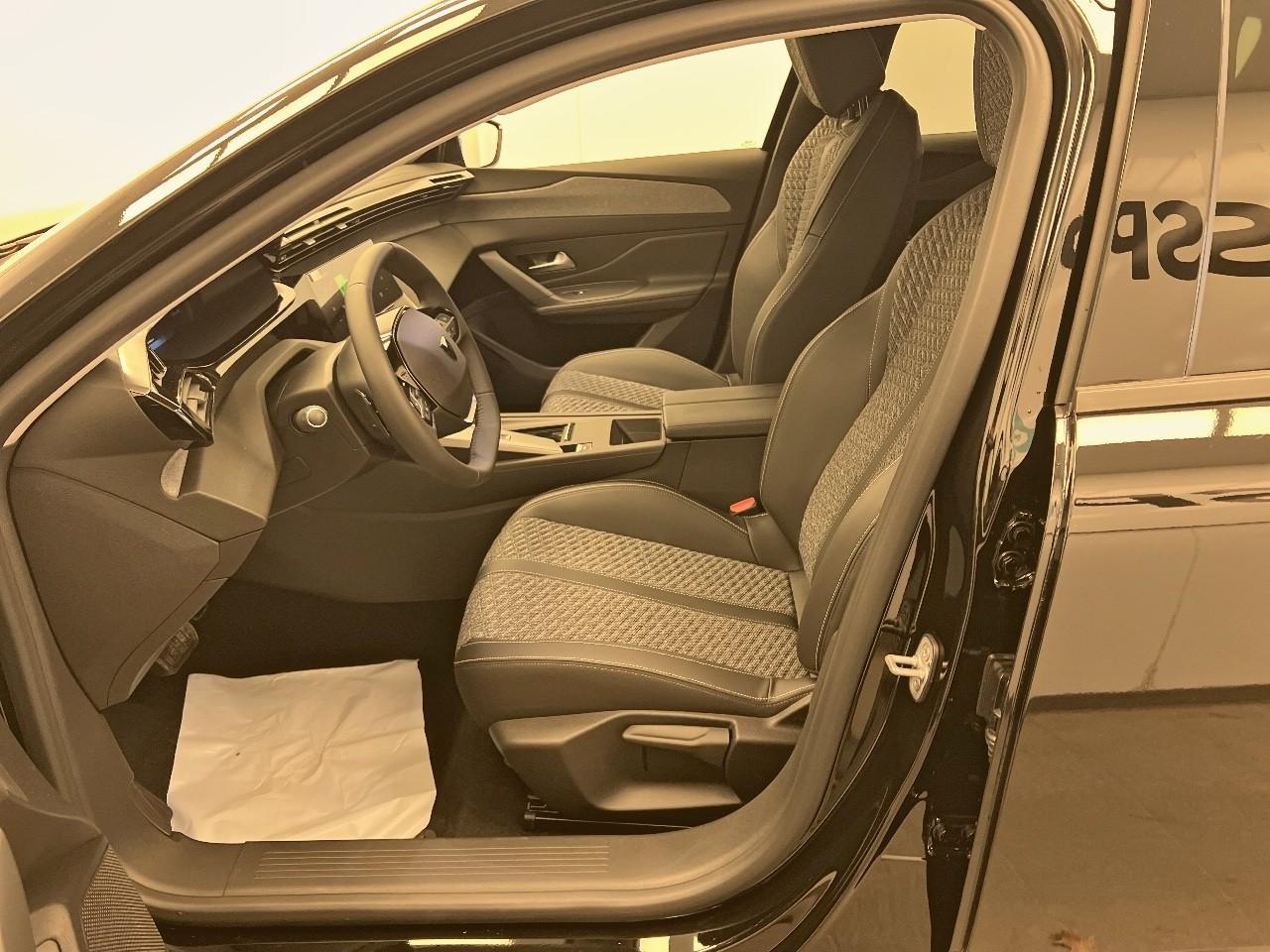 Peugeot 308 hybrid 145 e-dcs6 allure — photo 9