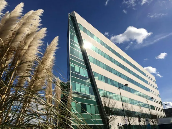 Bureaux 2585 m²