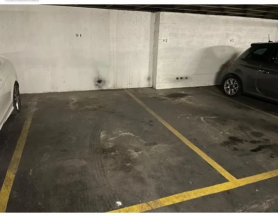 Parking/box 12 m² PARIS 13