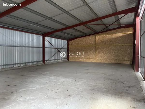 Local 220 m² Petosse