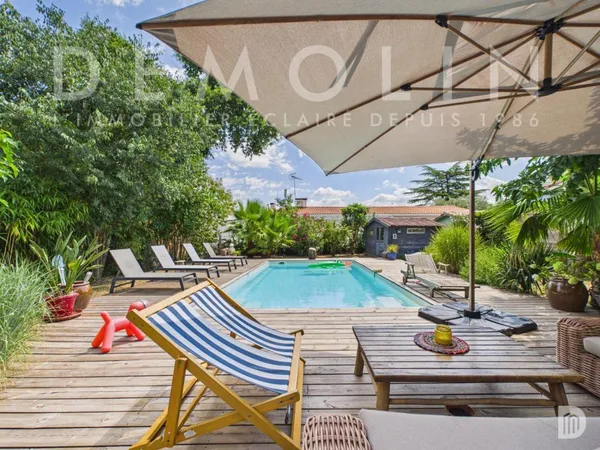 Vends villa - 222 m² - 8 pièces, 5 chambres - Bruges 33520