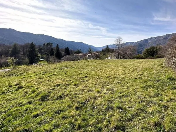 Terrain constructible 2497 m²