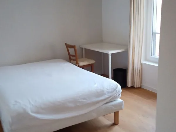 CHAMBRE A LOUER A ST SERVAN- Chez particulier
