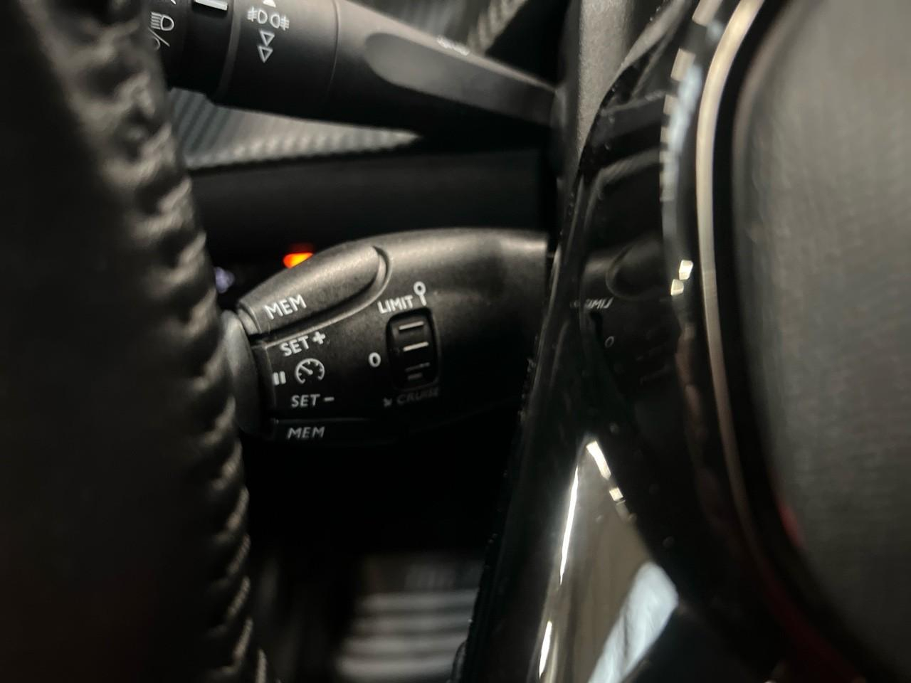 Peugeot 2008 1.2 puretech 100ch s&s allure pack — photo 15