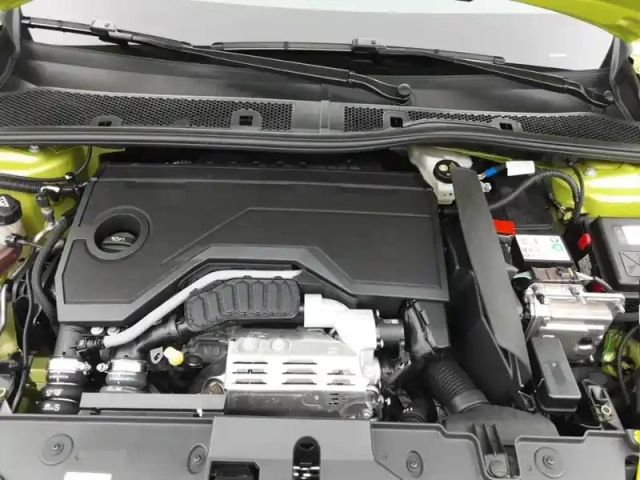 Peugeot 208 hybrid 100 e-dcs6 — photo 15