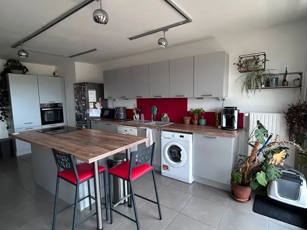 T4 74 m² - 3 chambres - 2 balcons - garage + cave - Parc de l'Europe