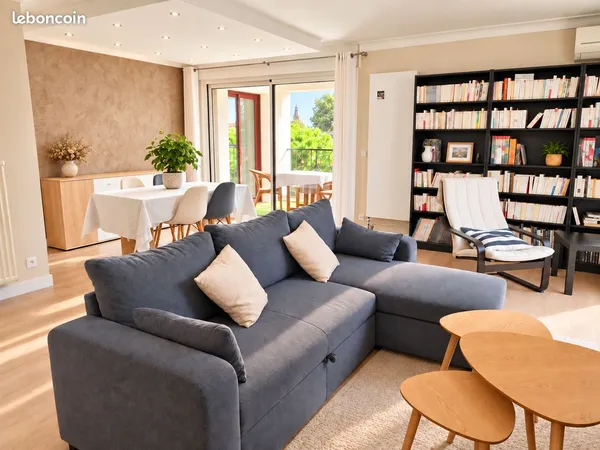 AVIGNON INTRA-MUROS - T4 105 m² - Dernier étage - Terrasse - Garage - Vue Palais des Papes