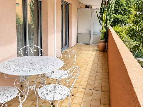 NICE - VALROSE / RUE PUGET - 3 PIÈCES AVEC TERRASSE DE 14 m² ET PARKING EN SOUS-SOL