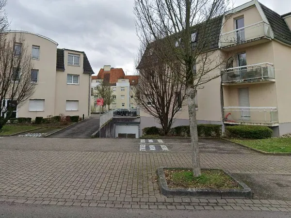 Garage/Box fermé 13 m² sécurisé (Voiture / Moto / Stockage) - Rue de l'Orme, Illkirch
