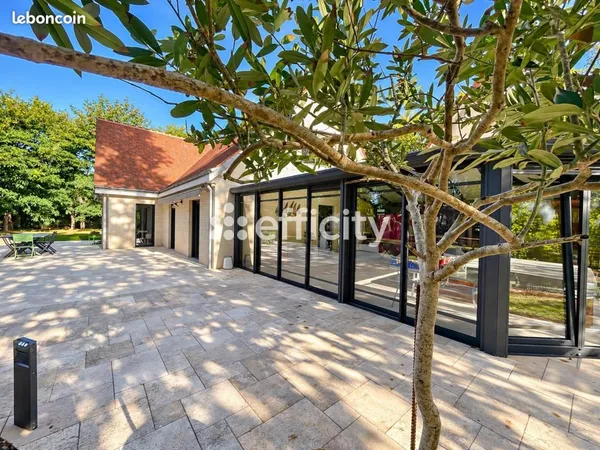 Villa 7 pièces 230 m²