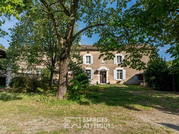 Maison de maître en centre ville avec ses dépendances et un grand jardin