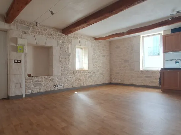 ROUJAN MAISON DE VILLAGE 2 CHAMBRES/ BUREAU/GARAGE