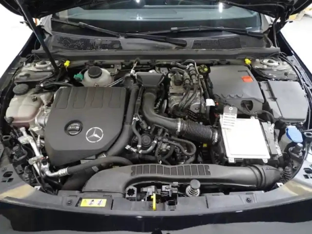 Mercedes Cla shooting brake 250 e 160+102ch amg line 8g-dct — photo 11