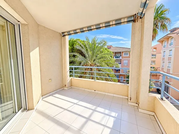 Port Fréjus Appartement 2 pièce(s) 34.65 m2 AVEC GARAGE