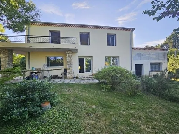 CREST maison 5 chambres, dépendance de 48m2, sur 3800m2 de terrain.