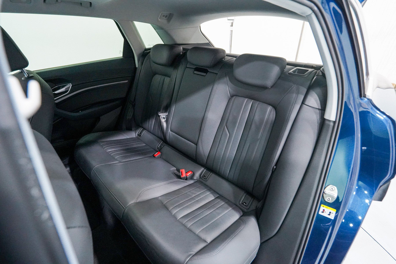 Audi e-tron — photo 32