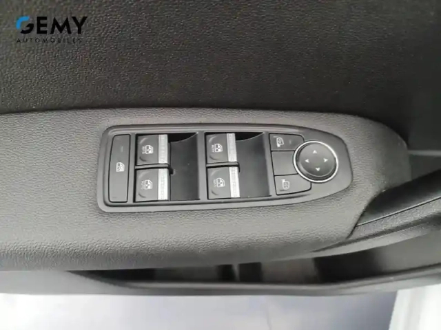 Renault Captur mild hybrid 140 — photo 42