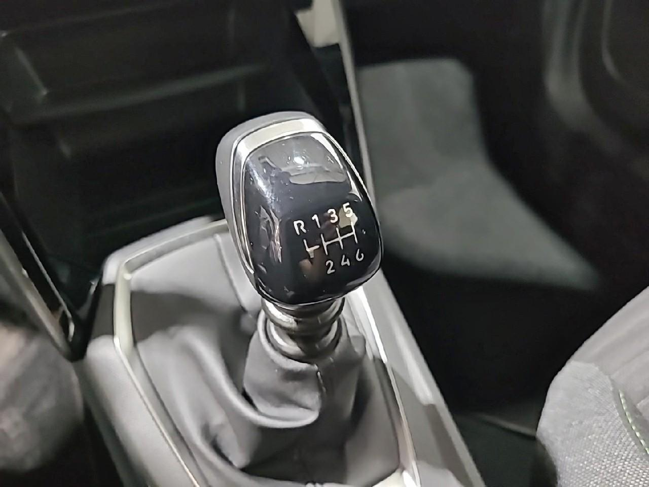 Peugeot 2008 puretech 100 s&s bvm6 active — photo 19