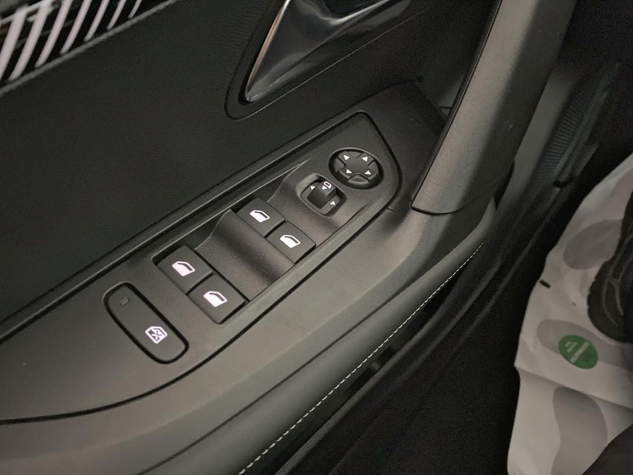 Peugeot 2008 turbo 100 ch bvm6 allure — photo 20
