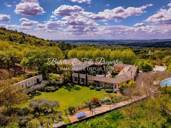 Hôtellerie et restauration Vente Uzès 32p 1600m² 3995000€