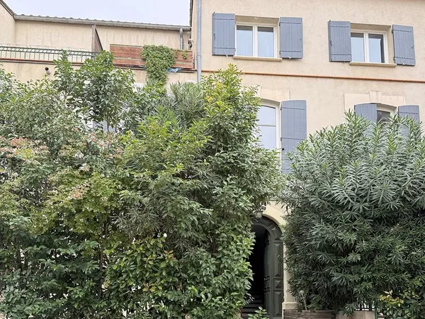 Nîmes hyper-centre - T3 duplex avec terrasse arborée de 18 m² et parking, à 1 min de la gare