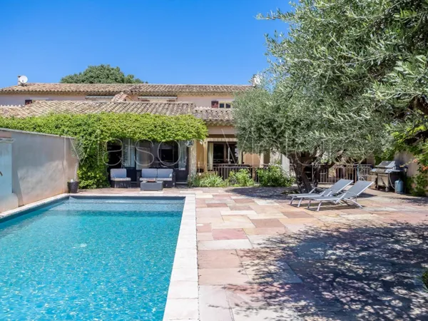 Maison avec piscine, terrasse et vue sur le Luberon