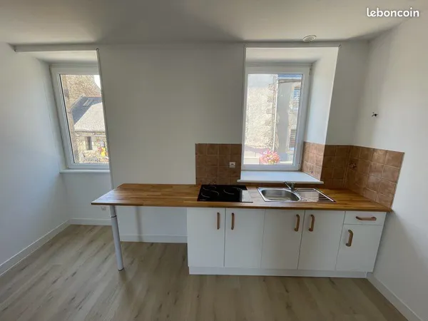 À louer 2 studios 1 à l'année 1 au mois le mois