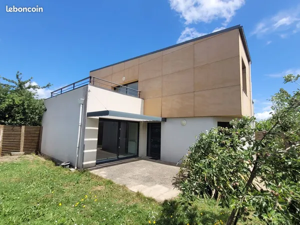 Maison 4 pièces 86 m² avec terrain clôturé construite en 2011