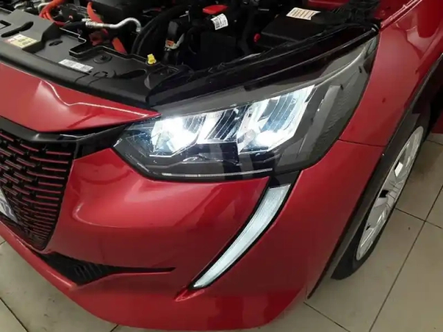Peugeot 208 electrique 50 kwh 136ch — photo 40