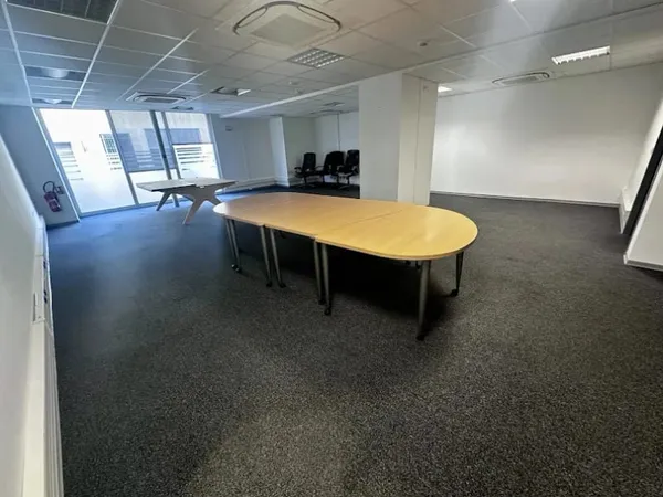 Local 305 m²