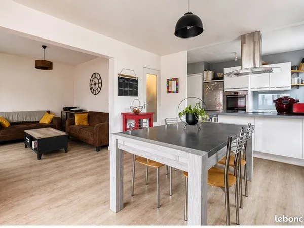 T3 78m² lumineux, parking privatif, quartier Madeleine, Angers, sans frais d'agence