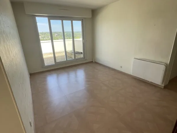 Appartement situé au dernier étage d'une résidence avenue Bo