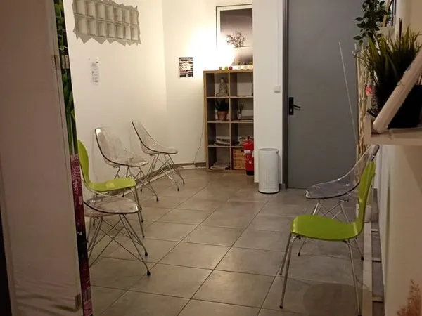 Local professionnel lumineux de 17 m²