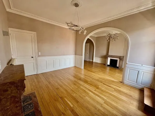 APPARTEMENT T5 A LOUER A ROANNE - CENTRE VILLE :