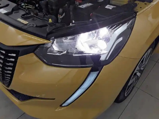 Peugeot 208 puretech 75 s&amp;s bvm5 — photo 16