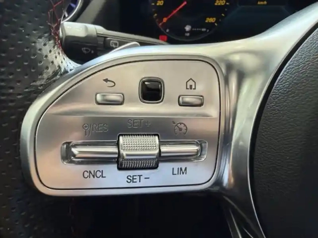 Mercedes Gla 200 d amg line — photo 16