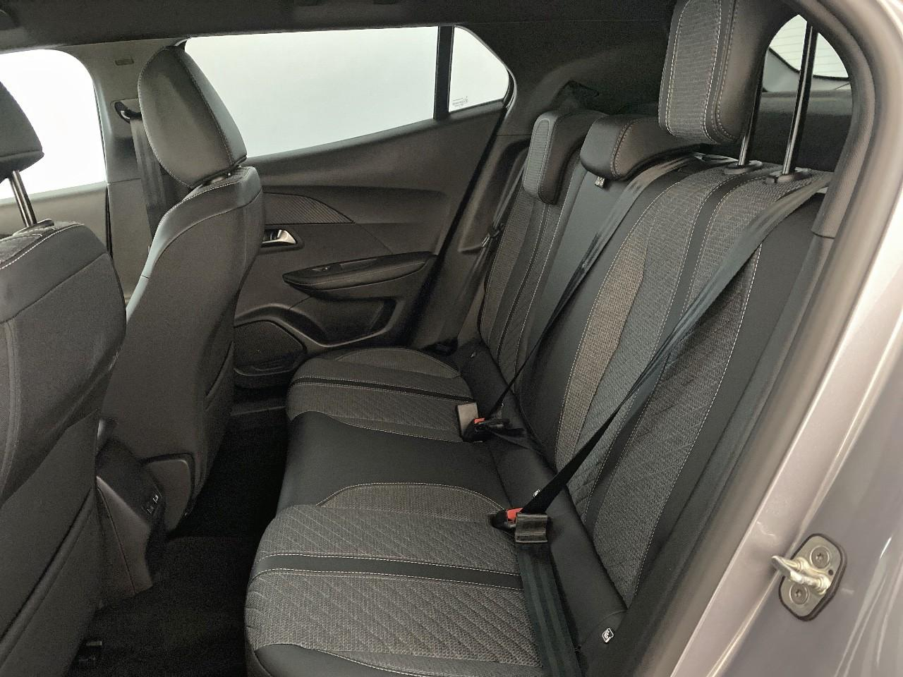 Peugeot 2008 hybrid 145 ch e-dcs6 allure — photo 10