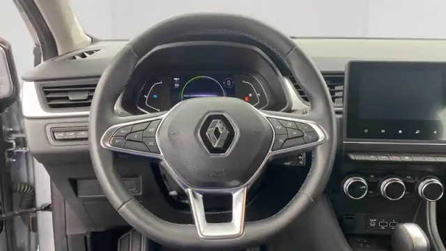 Renault Captur e-tech 145 - 21 — photo 16