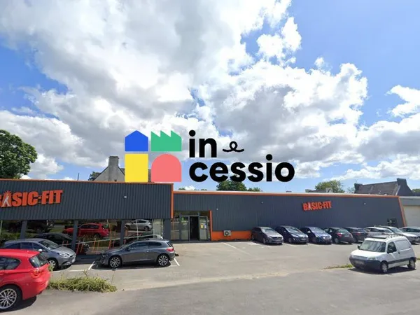 Local commercial 1 588 m²