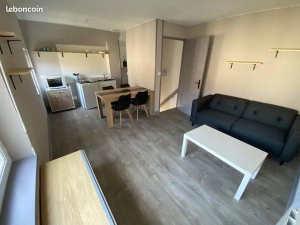 📍 À louer : Appartement T2 meublé en duplex - 40 m² - 390 HC